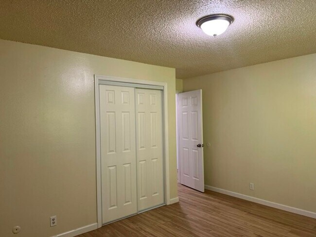 Building Photo - 2Bd/1Ba Single Story Apartment Unit - Move...