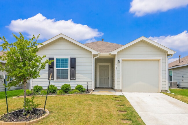 Building Photo - 4104 Wintergreen Dr