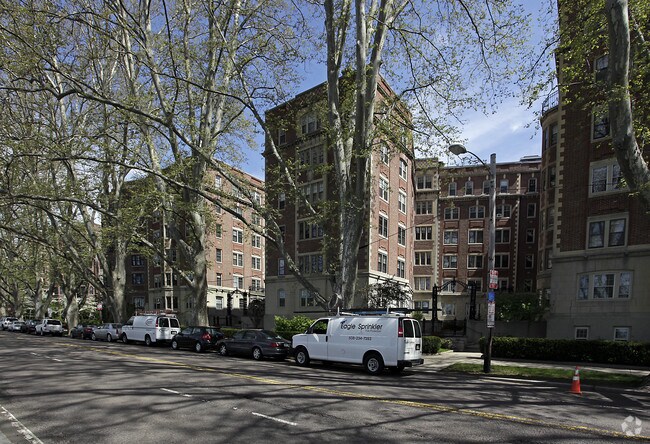 Building Photo - Barrington Court Condominiums