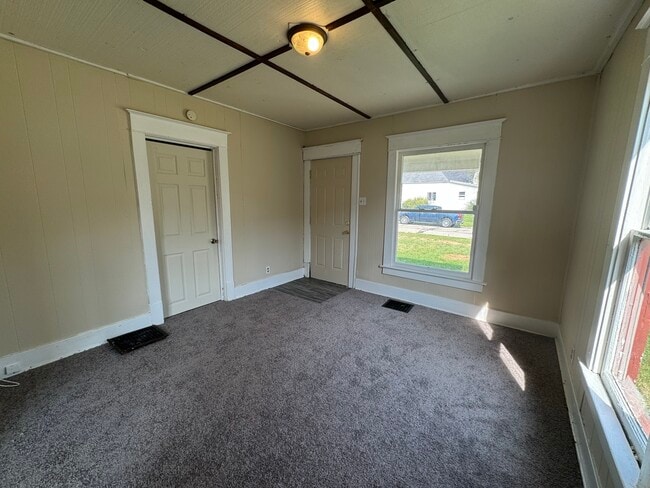 Building Photo - 124 N Beard St