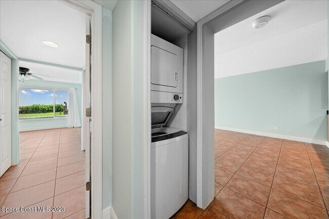 Building Photo - 1321 S Miramar Ave