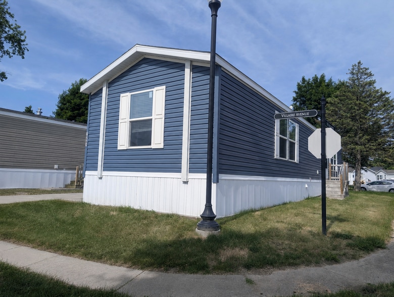 Building Photo - 15881 Villaire Ave