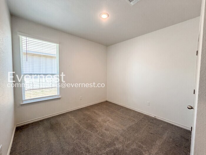 Building Photo - 706 Freedom Cir