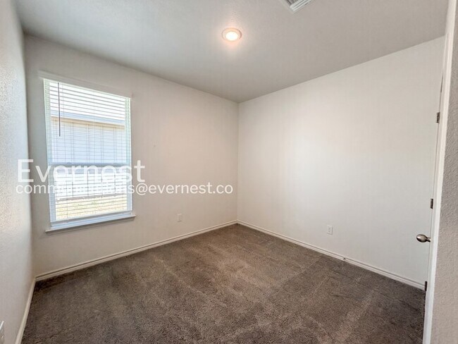 Building Photo - Limited Time Special Offer / 4 Bed, 3 Bath Home with Garage / Pet-Friendly / Vouchers Accepted / ...