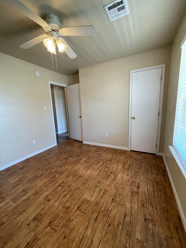 Building Photo - 9395 Sprucewood