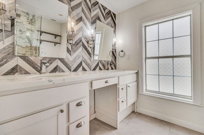 Building Photo - 3-BEDROOM IN ALAMO HEIGHTS W/ POOL