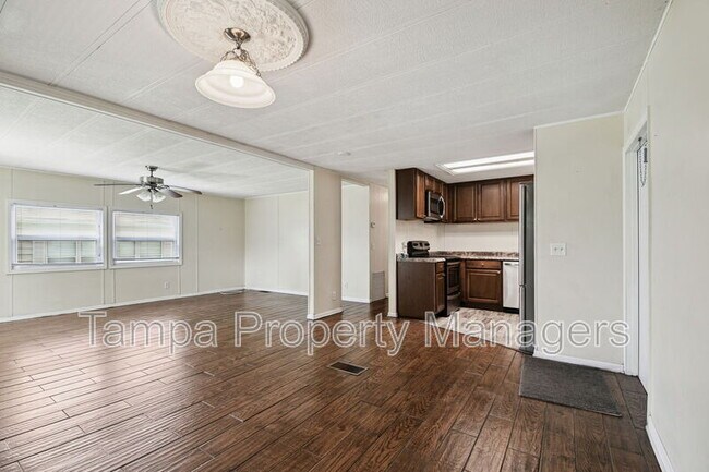 Building Photo - 242 Country Ln