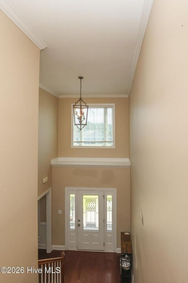 Building Photo - 204 Willoughby Ln