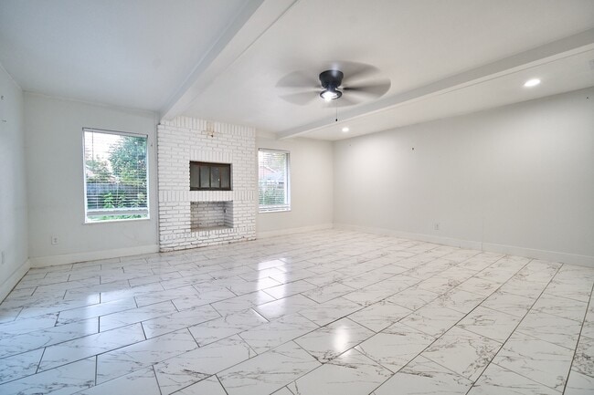 Building Photo - 5815 Hornwood Dr