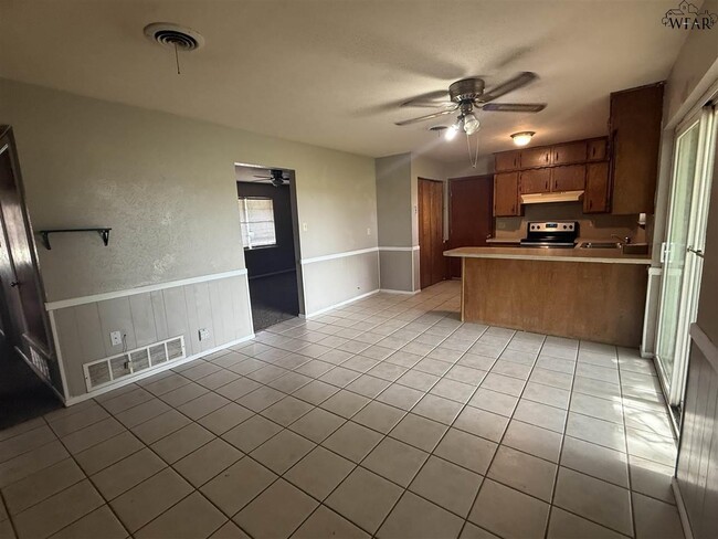 Building Photo - 4811 Cypress Ave