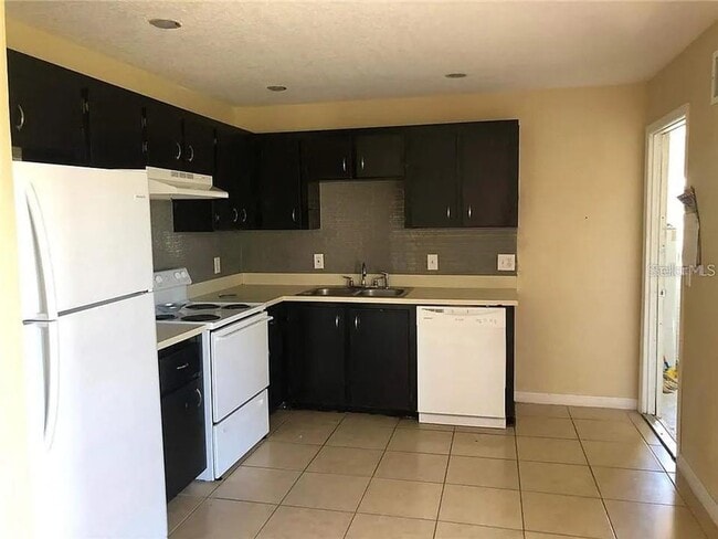 Building Photo - Beautiful Home