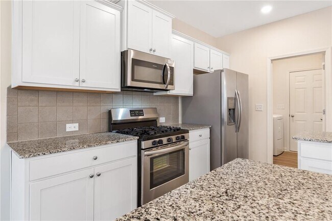 Building Photo - 153 Wayside Terrace