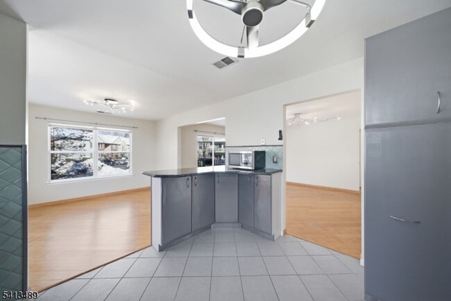 Building Photo - 8 Jennifer Dr