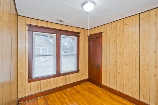 Building Photo - 58-60 Ionia St