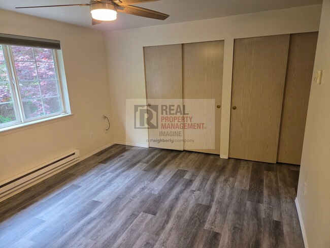 Building Photo - Check out this adorable 2.0 bedroom, 2.5 b...