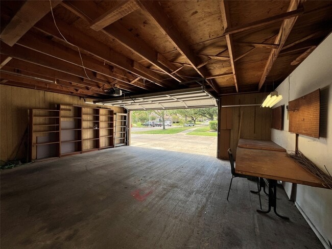 Building Photo - 2372 Woodland Park Dr