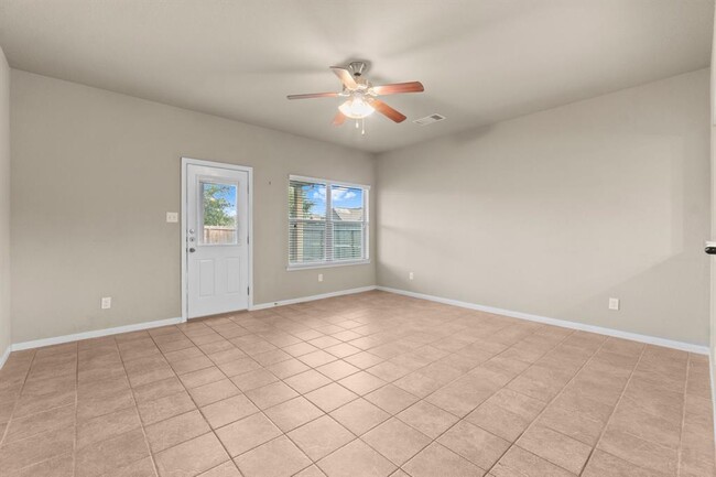 Building Photo - 2827 Lockeridge Oaks Dr