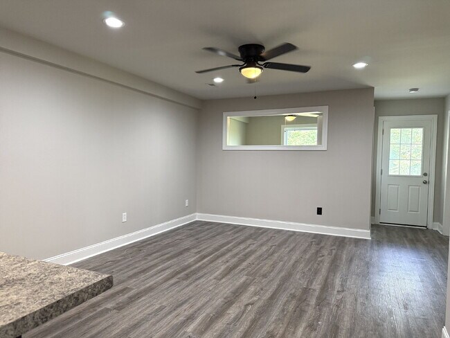 Building Photo - "Charming 2-Bed, 2-Bath Duplex Retreat in New Market's Idyllic Setting!"