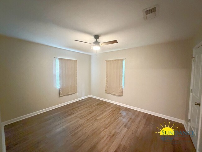 Building Photo - Charming 2 Bedroom Unit in Niceville!