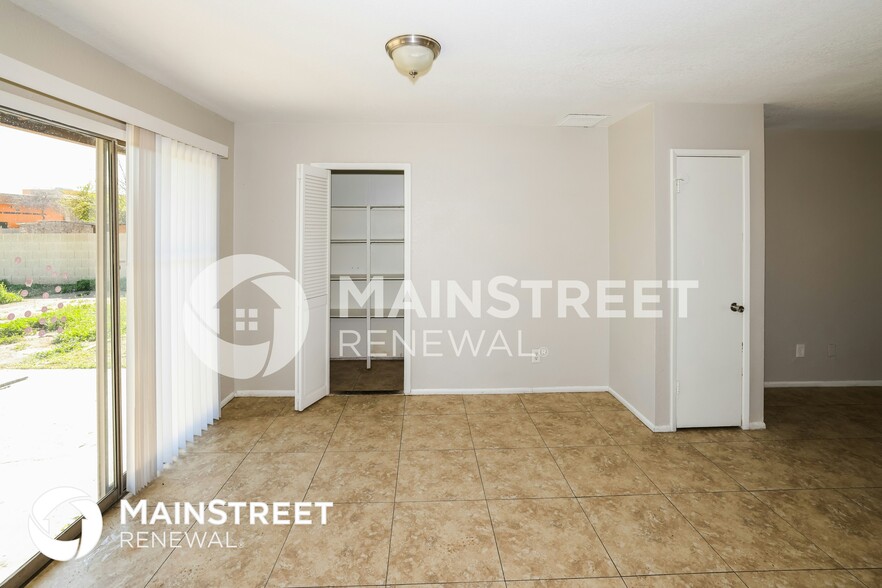 Building Photo - 3043 N 75th Dr