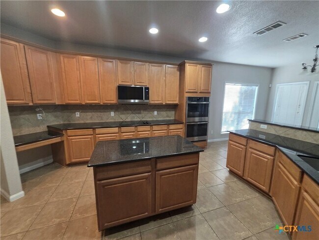 Building Photo - 423 Wrought Iron Dr
