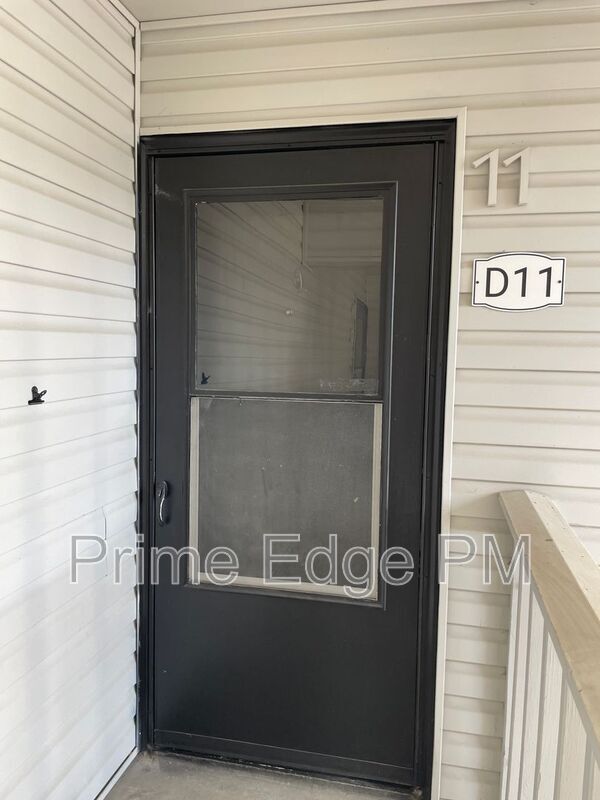 Building Photo - 6235 Holdrege-D11