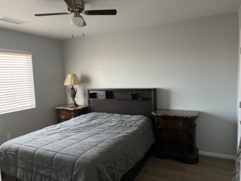 Building Photo - 12327 Farmington St