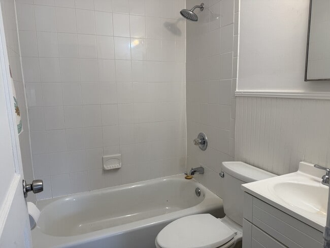 Building Photo - 6424 W Grace St