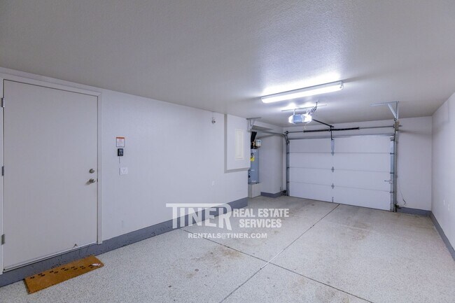 Building Photo - 1322 E Sutter Walk