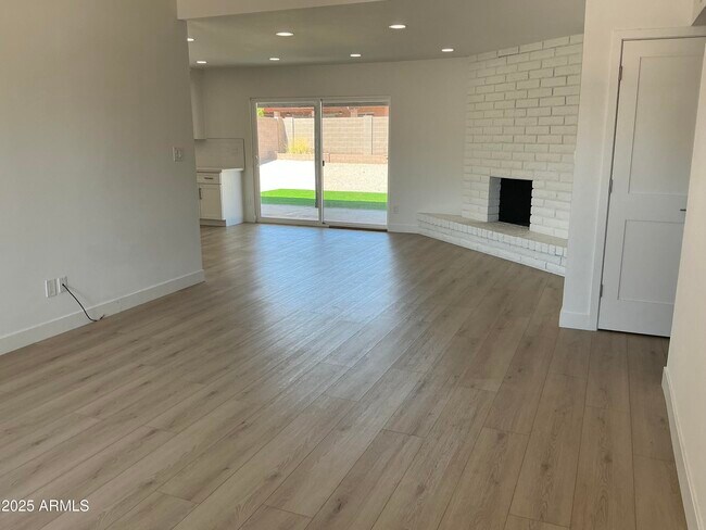 Building Photo - 5038 E Winchcomb Dr
