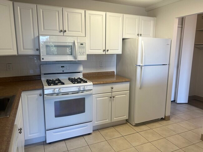 Building Photo - 1 Pond St