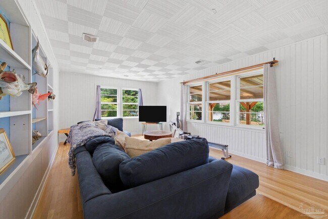 Building Photo - 730 Nagel Dr
