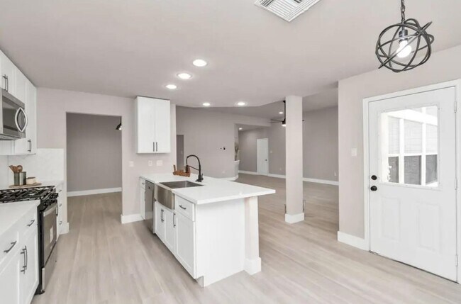 Building Photo - 3827 Flatwood Dr