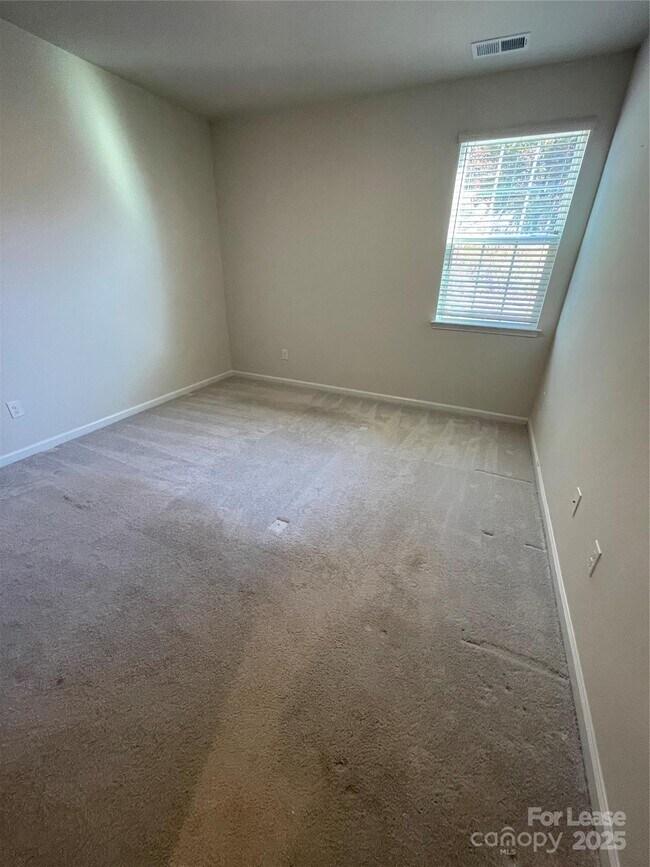 Building Photo - 398 Kennerly Center Dr