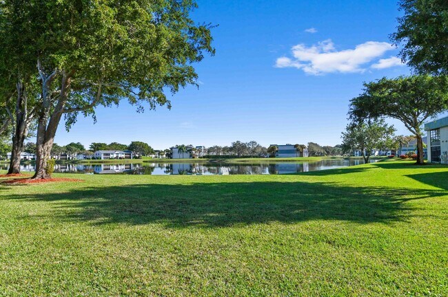Building Photo - 15217 Lakes of Delray Blvd