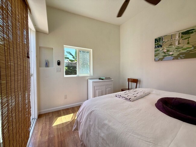 Building Photo - Gorgeous Fully Furnished Ocean Beach Retreat + FLEXIBLE STAY. Double Car Garage.  Walk to BEACH