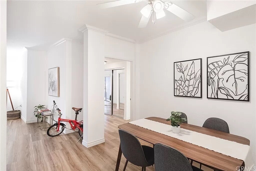 dining area/living rom - 838 Pine Ave