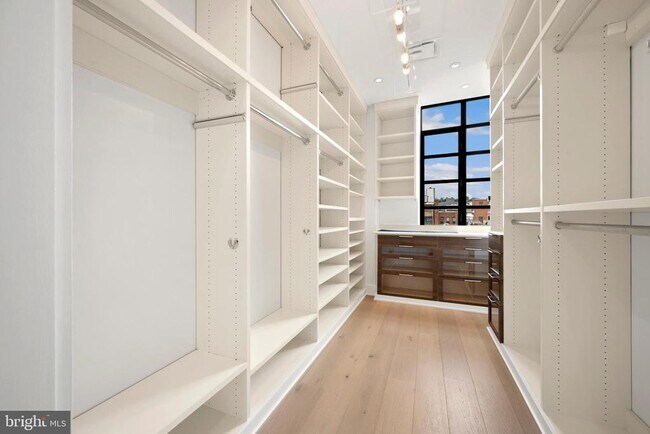 Building Photo - 1055 Wisconsin Ave NW