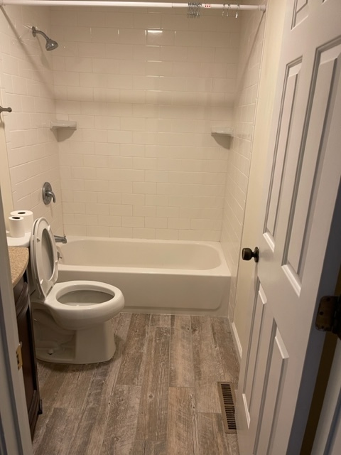 renovated full bath - 75 Metacomet Dr