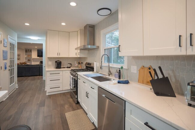 Building Photo - 805 Silver Leaf Pl