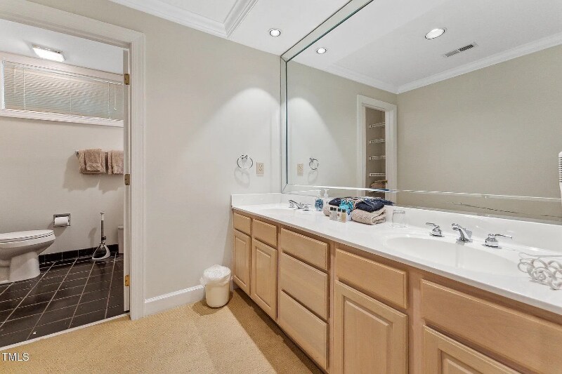 Building Photo - 11470 Club Dr