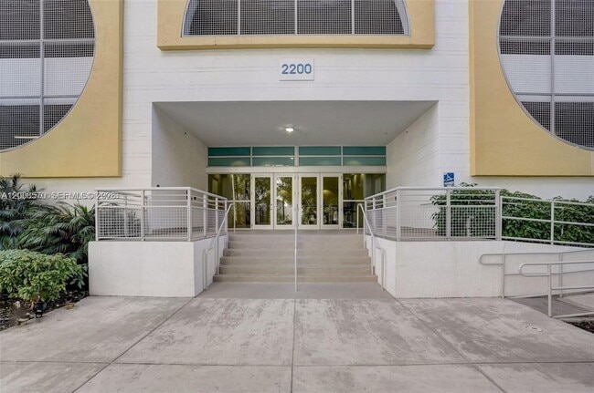 Building Photo - 2200 NE 4th Ave