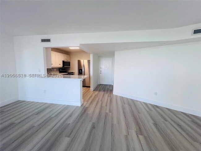 Building Photo - 1200 NE Miami Gardens Dr