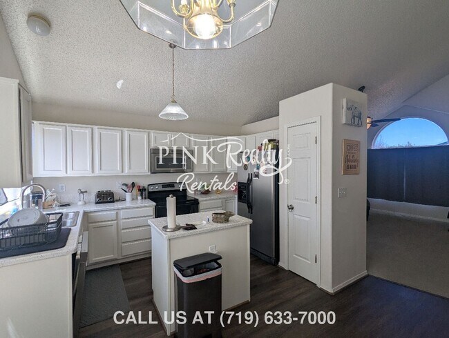 Building Photo - 955 Lords Hill Dr