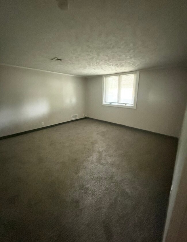 Building Photo - 1901 5 Plex