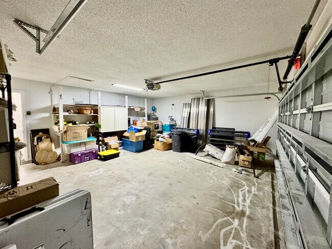 Building Photo - 347 SW Duxbury Ave