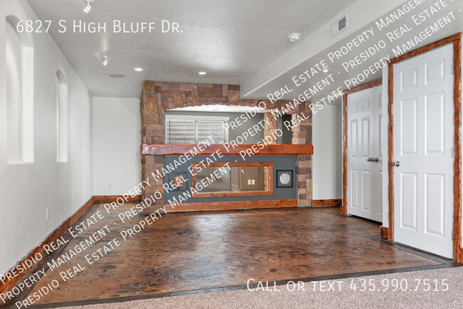 Building Photo - 6827 S High Bluff Dr