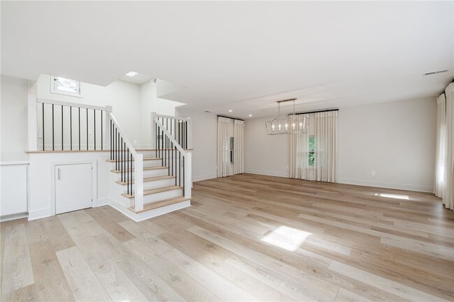 Building Photo - 1397 East Ave