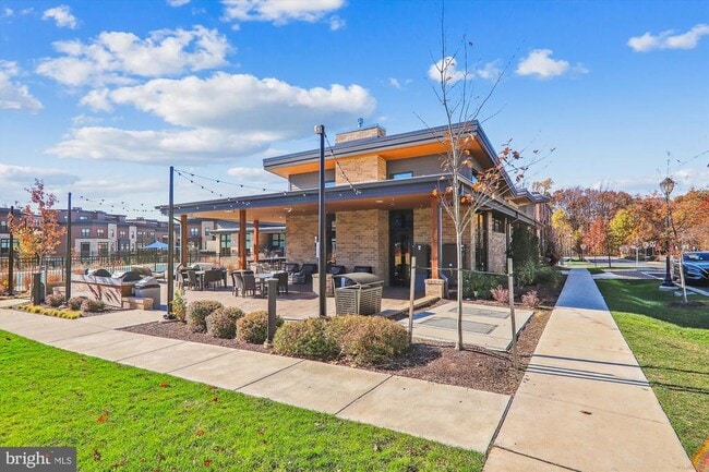 Building Photo - 3234 Royal Fern Pl