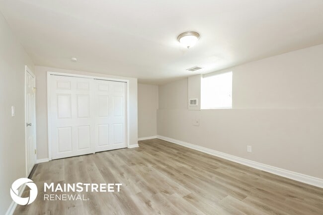 Building Photo - 165 Iris St